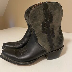 Lucchese boots woman 7.5 black